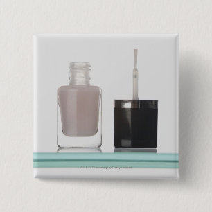 Badge Carré 5 Cm Plan rapproché d'une bouteille de vernis à ongle