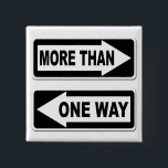 Badge Carré 5 Cm Plus d'un bouton de manière<br><div class="desc">Vous savez,  il y a plus d'une manière en ce monde.  Certains doivent être rappelées.  Rappelez-les !  (Ajustez le bouton noir et blanc orienté sur une plaque de rue)</div>