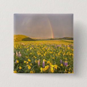 Badge Carré 5 Cm Prairie de fleurs sauvages spectaculaire au lever