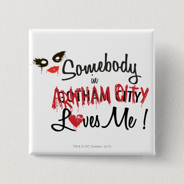 Badge Carré 5 Cm Quelqu'un en AC m'aime (Devant)