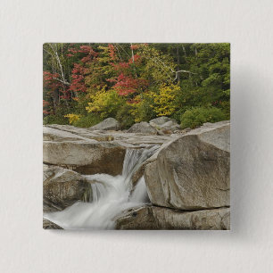Badge Carré 5 Cm Rivière Swift qui descend à travers des rochers,