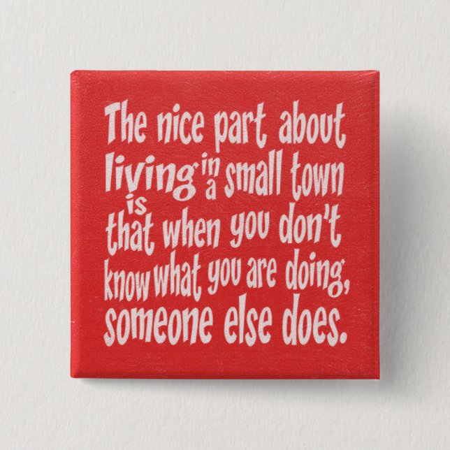 BADGE CARRÉ 5 CM ROUGE BLANC FUNNY PETITE VILLE DIRE CITE HUMOUR LA (Devant)