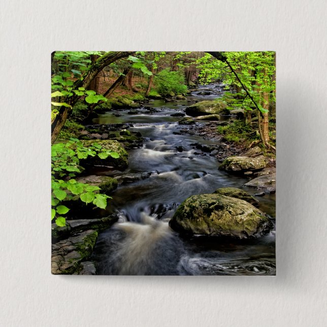 Badge Carré 5 Cm Ruisseau traverse la forêt (Devant)