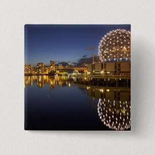 Badge Carré 5 Cm Science World et CBD reflétés dans False Creek,