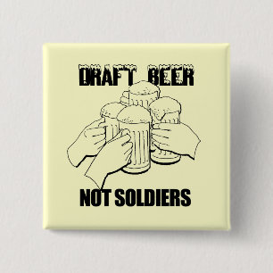 BADGE CARRÉ 5 CM SOLDATS DE BIÈRE PRESSION PAS