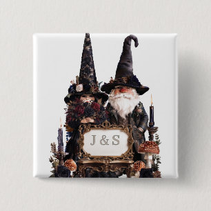Badge Carré 5 Cm Sorcière gothique et gnomes de sorcier avec initia