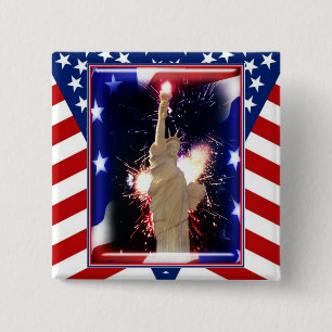 Badge Carré 5 Cm Statue de la Liberté avec feux d'artifice pour le