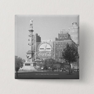 Badge Carré 5 Cm Statue sur le carré de ville américain B&W
