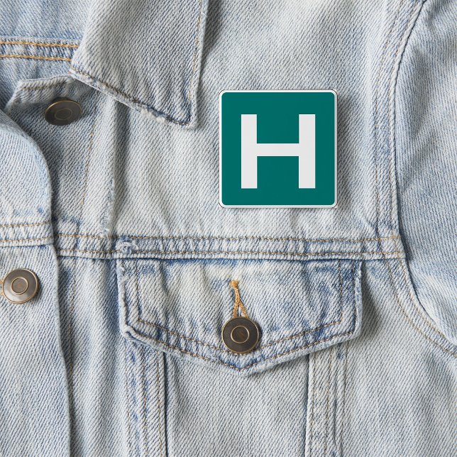 Badge Carré 5 Cm Symbole routier de l'hôpital Installation Médicale (Créateur téléchargé)