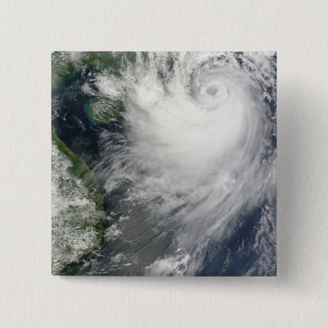 Badge Carré 5 Cm Tempête tropicale Koppu près d'un point d'atterris (Devant)