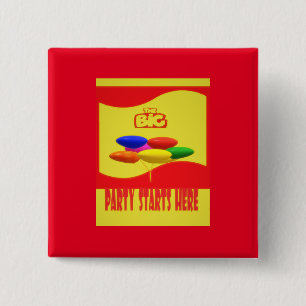 BADGE CARRÉ 5 CM THÈME GRAND PARY ROUGE ET JAUNE AVEC BALOONS