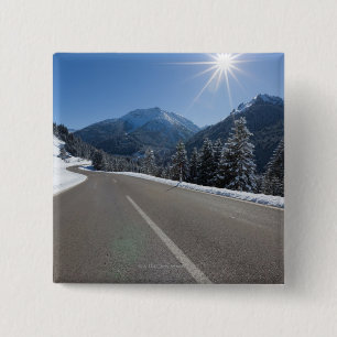 Badge Carré 5 Cm Thrugh vide idyllique de route un paysage d'hiver,