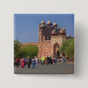 Badge Carré 5 Cm Touristes devant Fatehpur Sikri, dans le
