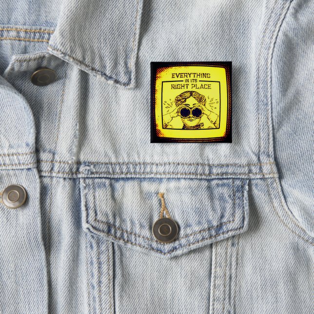 Badge Carré 5 Cm Tout À Sa Bonne Place (En situation)