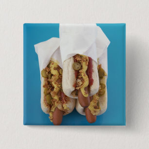 Badge Carré 5 Cm Trois hot-dogs en petits pains