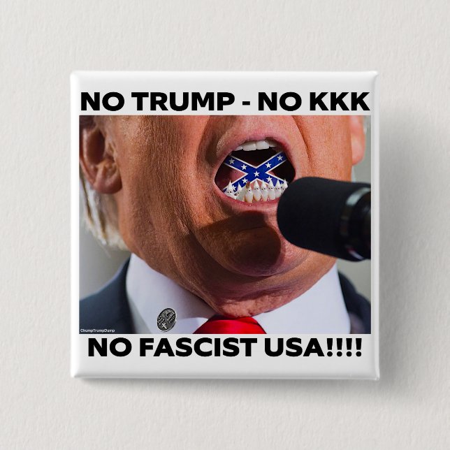 BADGE CARRÉ 5 CM TRUMP "NO FASCIST USA" BUTTON (Devant)
