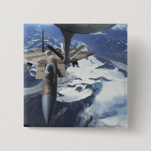 Badge Carré 5 Cm Un avion de F-15C Eagle se repose derrière un