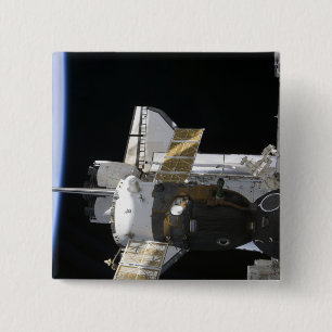 Badge Carré 5 Cm Un engin spatial Soyouz ancré