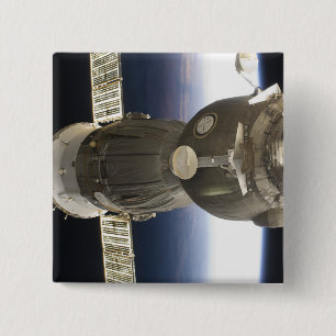 Badge Carré 5 Cm Un engin spatial Soyouz rétroéclairé par la Terre