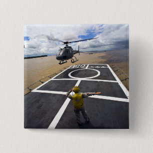 Badge Carré 5 Cm Un Eurocopter brésilien prépare pour débarquer