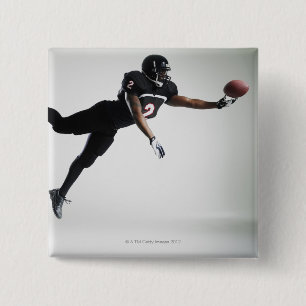 Badge Carré 5 Cm Un joueur de football saute en plein air pour attr