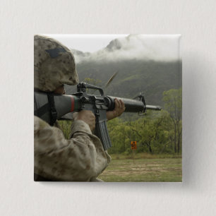 Badge Carré 5 Cm Un Marine effectue des exercices