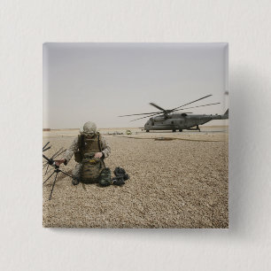 Badge Carré 5 Cm Un opérateur radio de champ