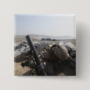 Badge Carré 5 Cm Un US Marine tire un mortier à Salinas, Pérou