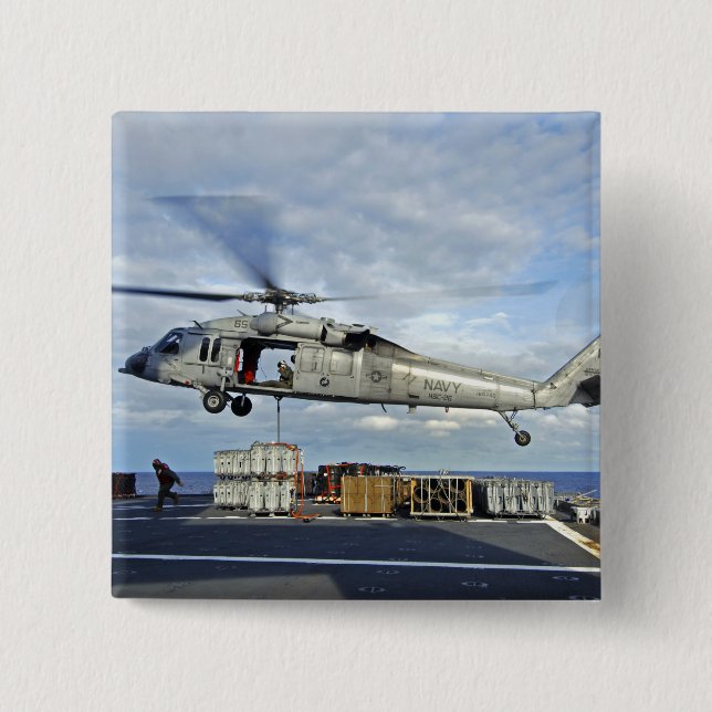 Badge Carré 5 Cm Un vol MH-60S Seahawk se prépare à livrer des muni (Devant)