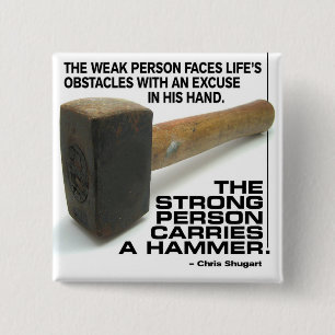 Badge Carré 5 Cm Une Personne Forte Transporte Un Hammer - Exercice