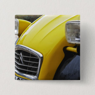 Badge Carré 5 Cm Une vieille Citroen 2CV 2 CV noire et jaune, détai