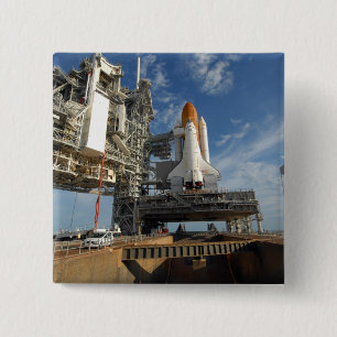 Badge Carré 5 Cm Une vue Space Shuttle Atlantis sur Launch Pad 39A