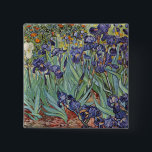Badge Carré 5 Cm Van Gogh Irises Peinture impressionniste<br><div class="desc">Vincent Van Gogh Irises à Saint Remy - Irises de Vincent Van Gogh est une magnifique peinture impressionniste réalisée par l'un des maîtres impressionnistes de tous les temps. Le jardin de l'iris tourbillonne de couleur et d'émotion, les iris violets jaillissant de leurs tiges et feuilles bleus et verts. Il y...</div>