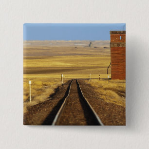 Badge Carré 5 Cm Voies ferrées menant à un vieux grenier à Collins