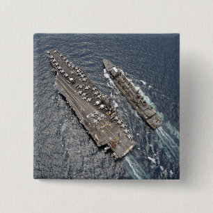 Badge Carré 5 Cm Vue aérienne de porte-avions USS Ronald Reag