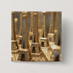 Badge Carré 5 Cm vue de petits Tours Eiffel à vendre aux touristes