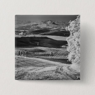 Badge Carré 5 Cm Vue en noir et blanc d'une route sinueuse