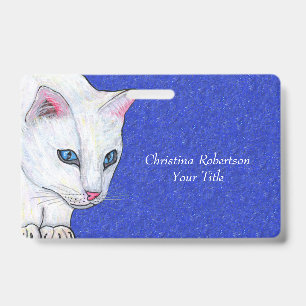 Badge Chat blanc aux yeux bleu vif sur le bleu étincelan