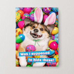 Badge Chien allongé sur des œufs de Pâques