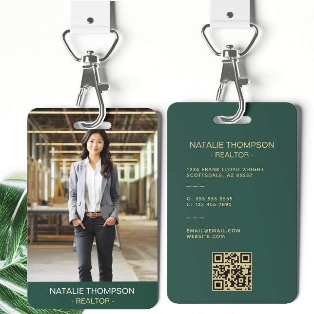 Badge Code QR Chic et Professionnel pour Agent Immobilie (Créateur téléchargé)