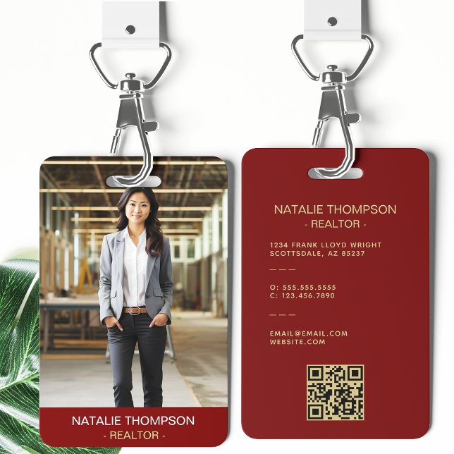 Badge Code QR Chic et Professionnel pour Agent Immobilie (Créateur téléchargé)