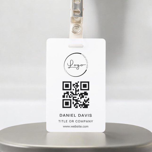 Badge Code QR personnalisé avec logo d'entreprise blanc (Créateur téléchargé)