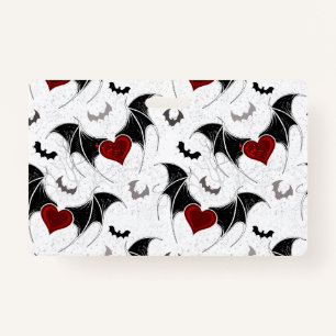 Badge Coeur d'Halloween avec ailes de chauve-souris noir