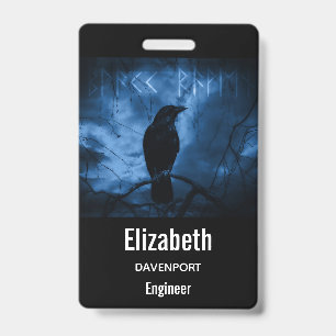 Badge Corneille noire avec runes style gothique foncé