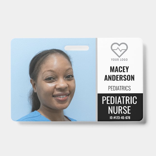 Badge de grande photo d'employé d'hôpital avec cod (Avant)