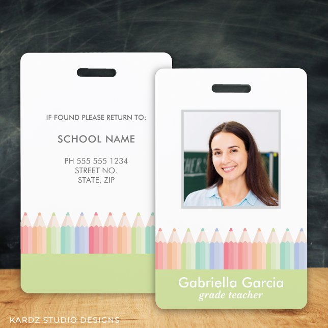 Badge de photo d'identité d'enseignant de l'école  (Personalize this school badge with teacher photo and name. Add school details on back.)
