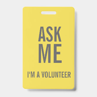 Badge Demande-moi Jaune Gris  Je suis un bénévole