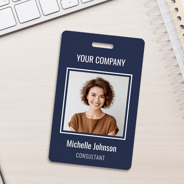 Badge d'entreprise personnalisé simple avec nom et (Créateur téléchargé)