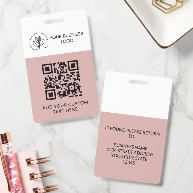 Badge d'événement Rose Poussiéreux Blanc Code QR p (Bureau)
