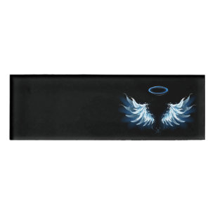Badge D'identification Ailes d'angle brillant bleu sur arrière - plan noi